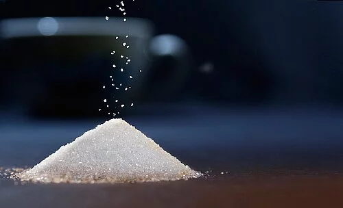 Ein kleiner Haufen aus weißem Zucker