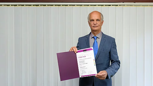 Professor holds certificate